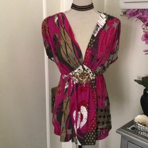 NWOT Beautiful colorful chic top
